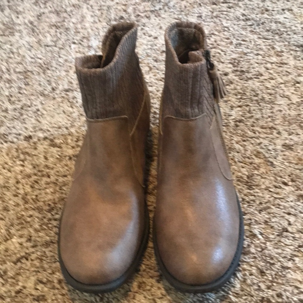 Cute taupe booties!